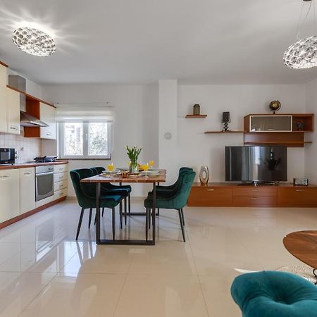 Elegant Two Bedroom Apartment ซาดาร์ ภายนอก รูปภาพ