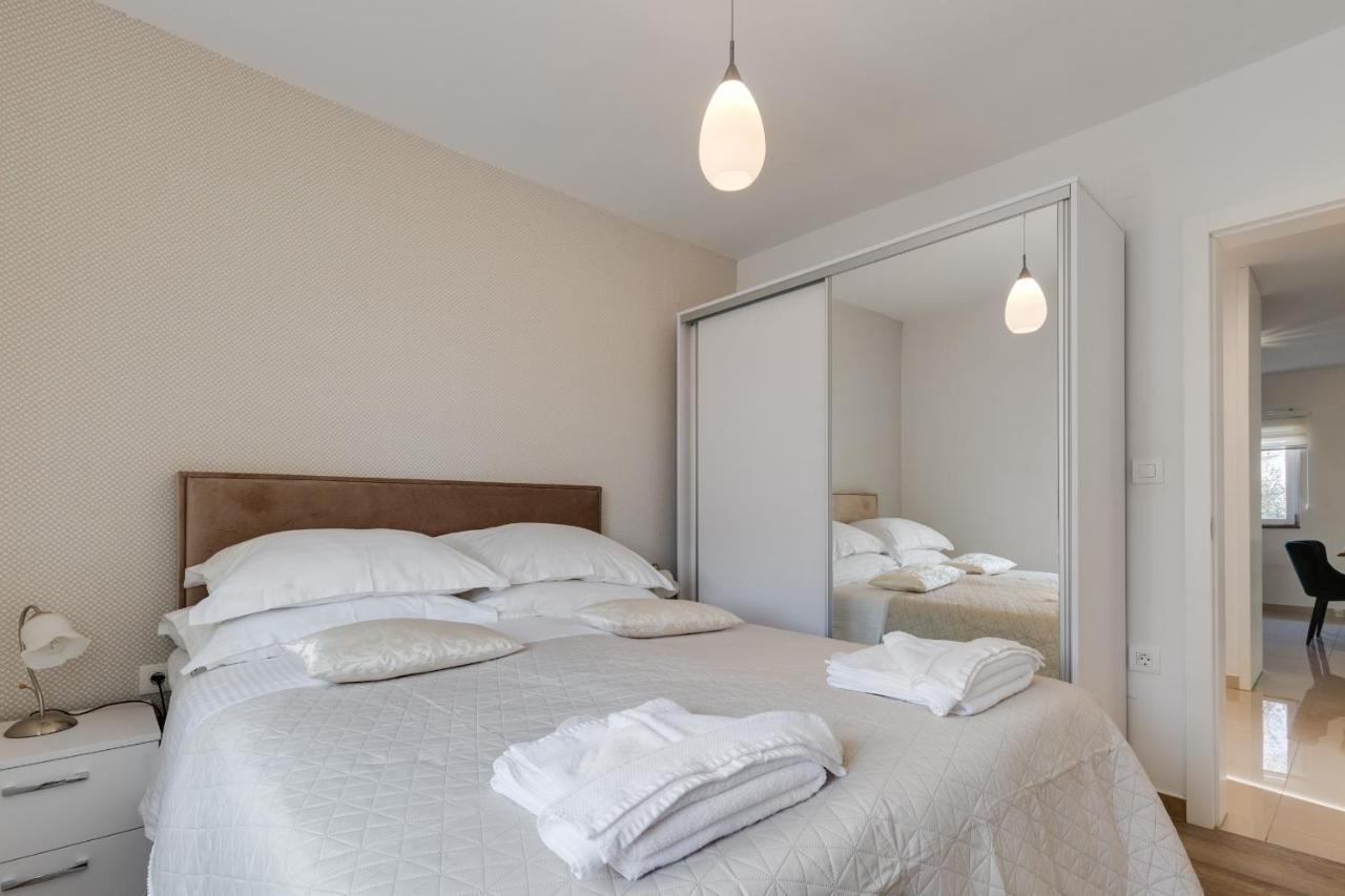 Elegant Two Bedroom Apartment ซาดาร์ ภายนอก รูปภาพ