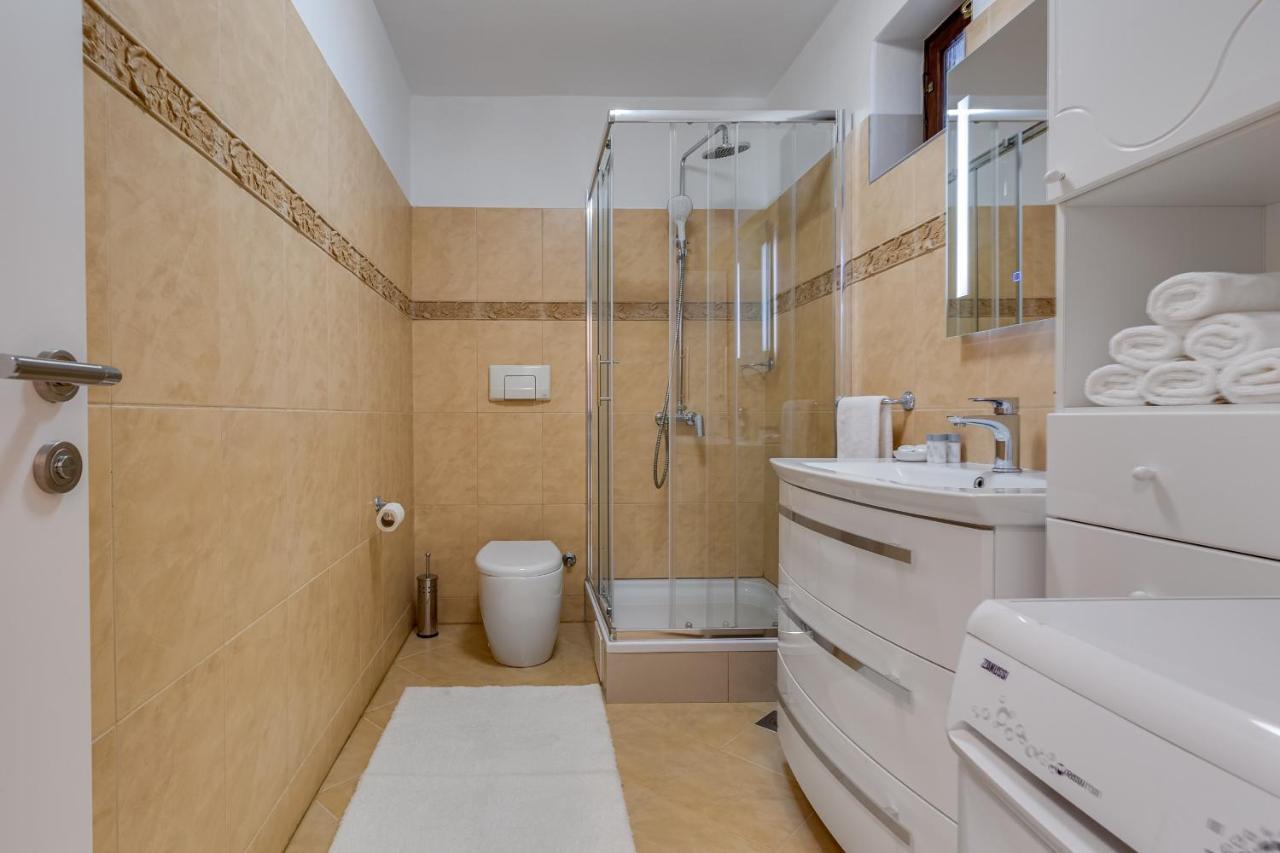 Elegant Two Bedroom Apartment ซาดาร์ ภายนอก รูปภาพ