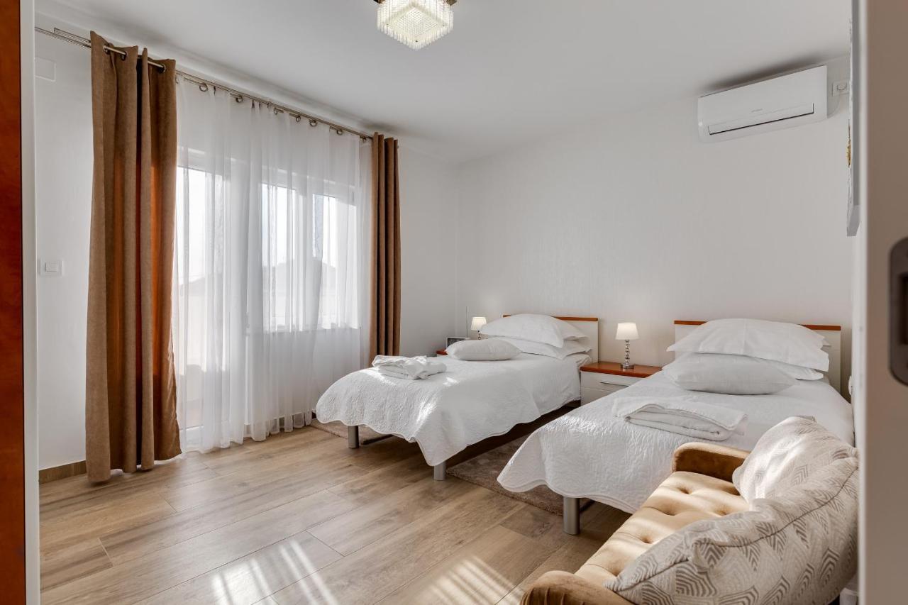 Elegant Two Bedroom Apartment ซาดาร์ ภายนอก รูปภาพ