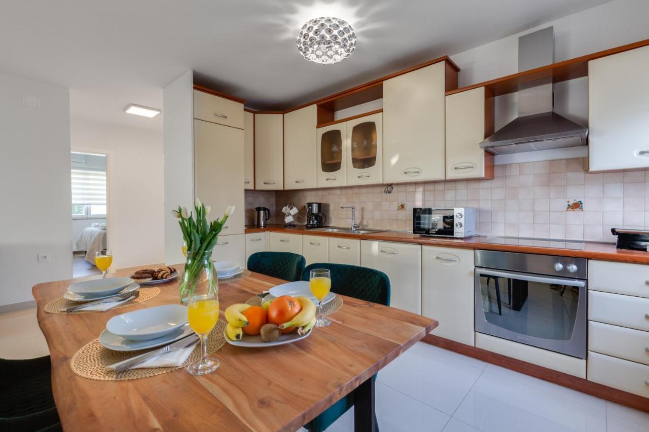 Elegant Two Bedroom Apartment ซาดาร์ ภายนอก รูปภาพ