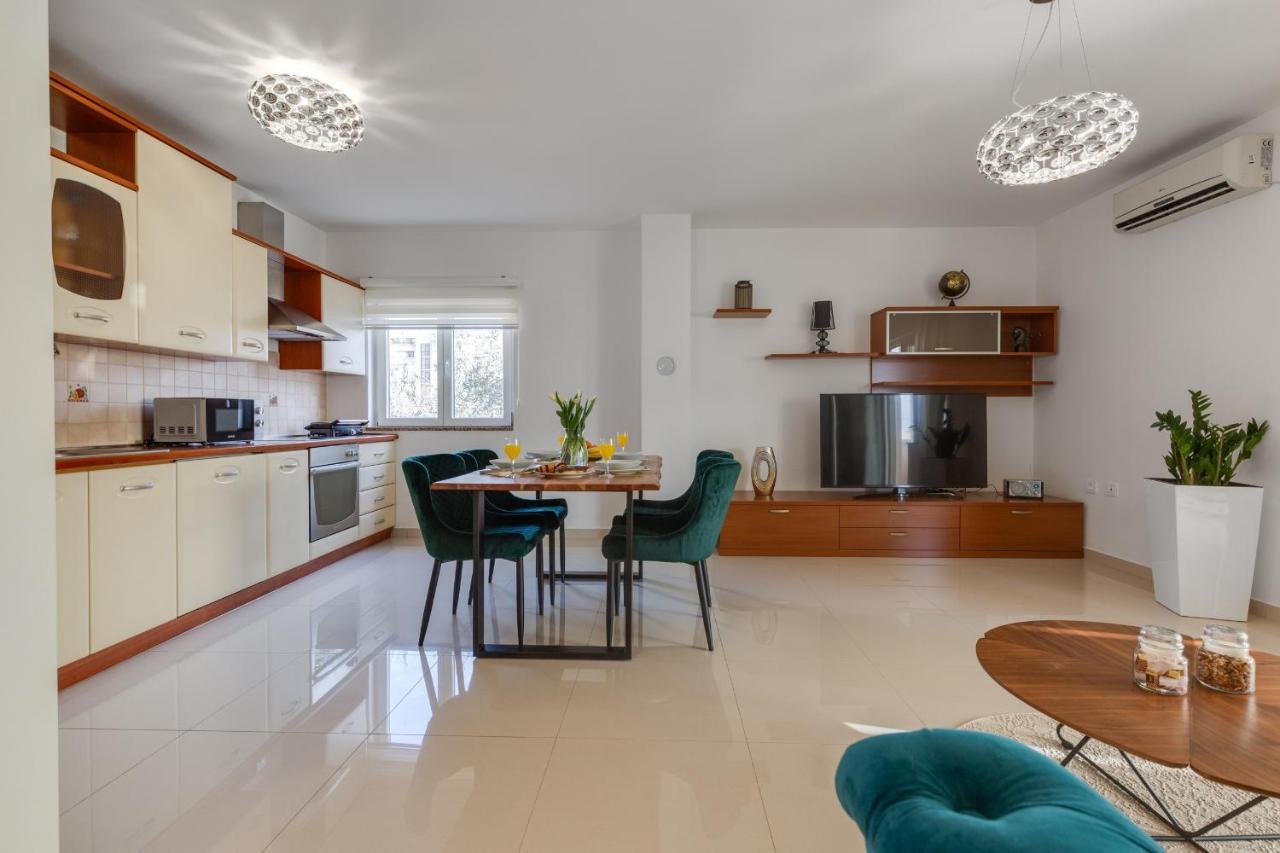 Elegant Two Bedroom Apartment ซาดาร์ ภายนอก รูปภาพ