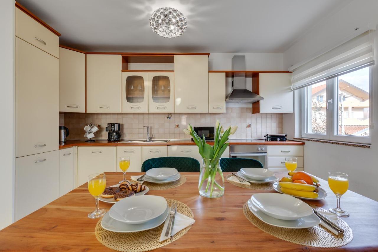 Elegant Two Bedroom Apartment ซาดาร์ ภายนอก รูปภาพ